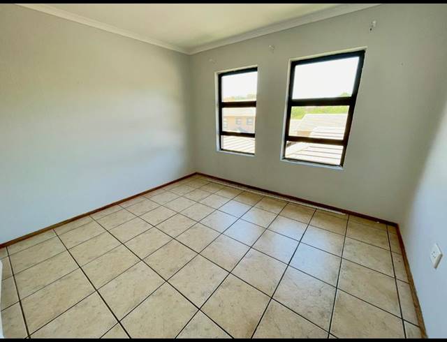 2 BEDROOM TOWNHOUSE FOR SALE IN CHANCLIFF RIDGE